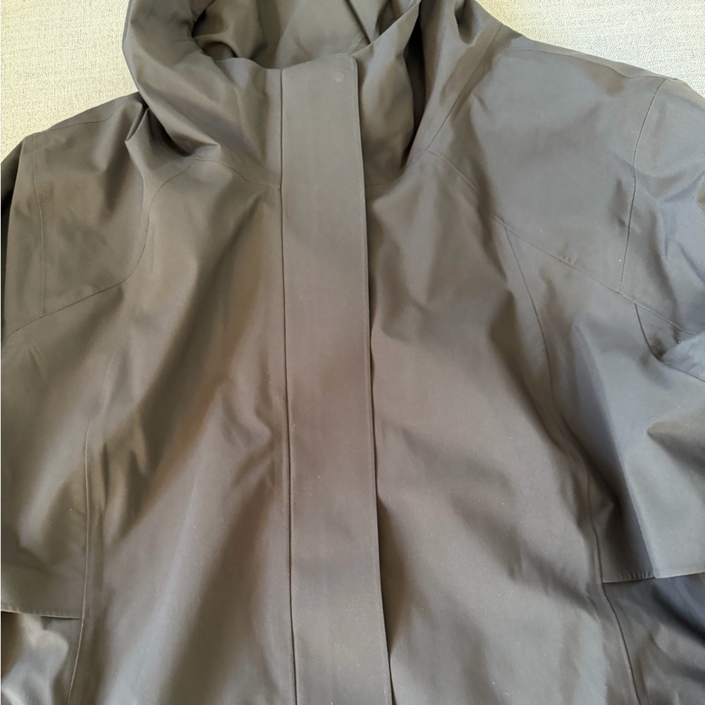 NWOT Lululemon Rain Rebel Jacket in Black 14 - Picture 12 of 12